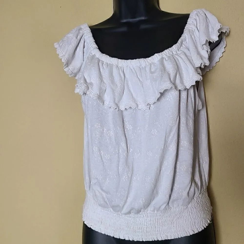 Roommates Ruffled Neckline Top